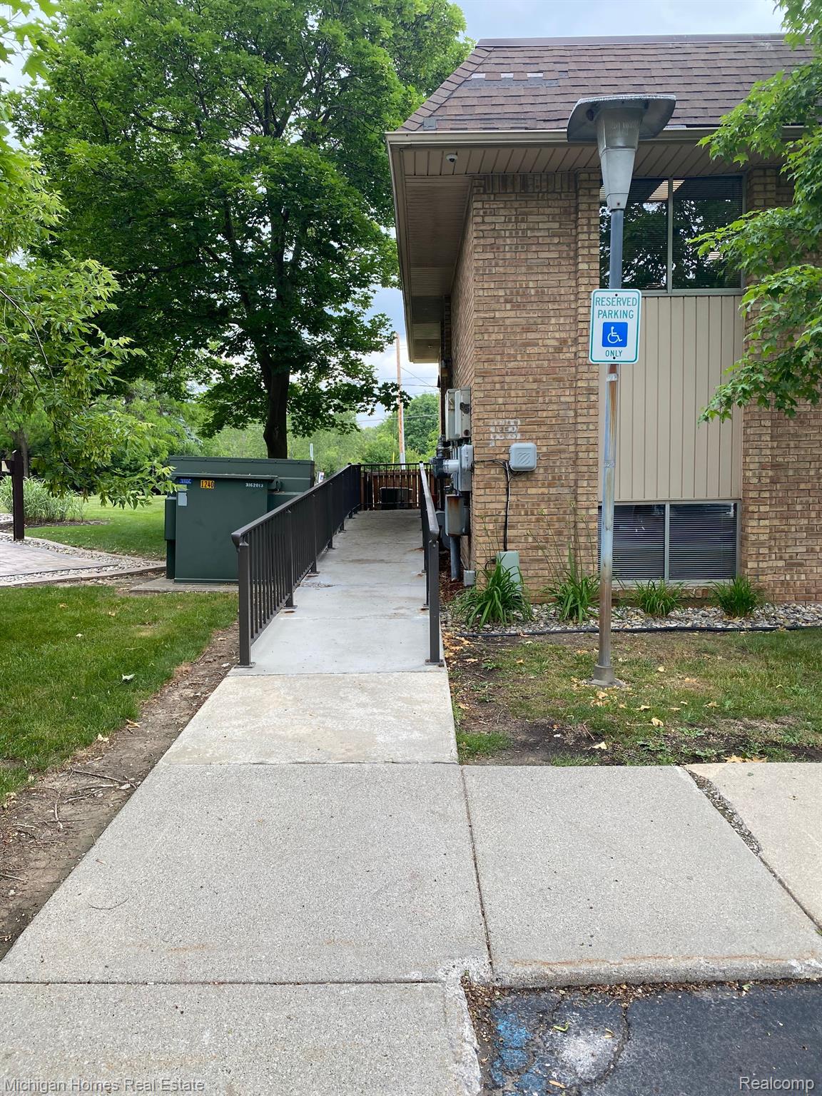 2290 E HILL Road 103