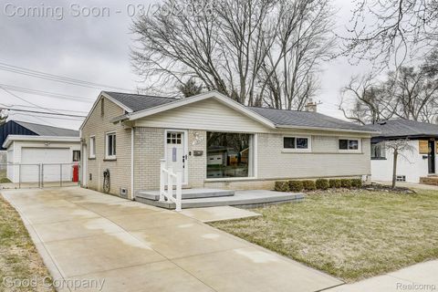 Photo of 1303 Sycamore Drive, Rochester Hills City, MI 48307 (MLS # 20261015654)