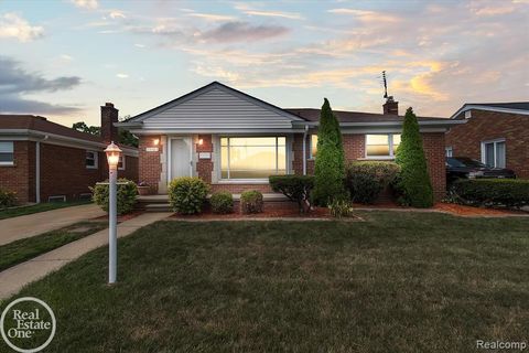 25585 Ronald Street Roseville City MI 48066