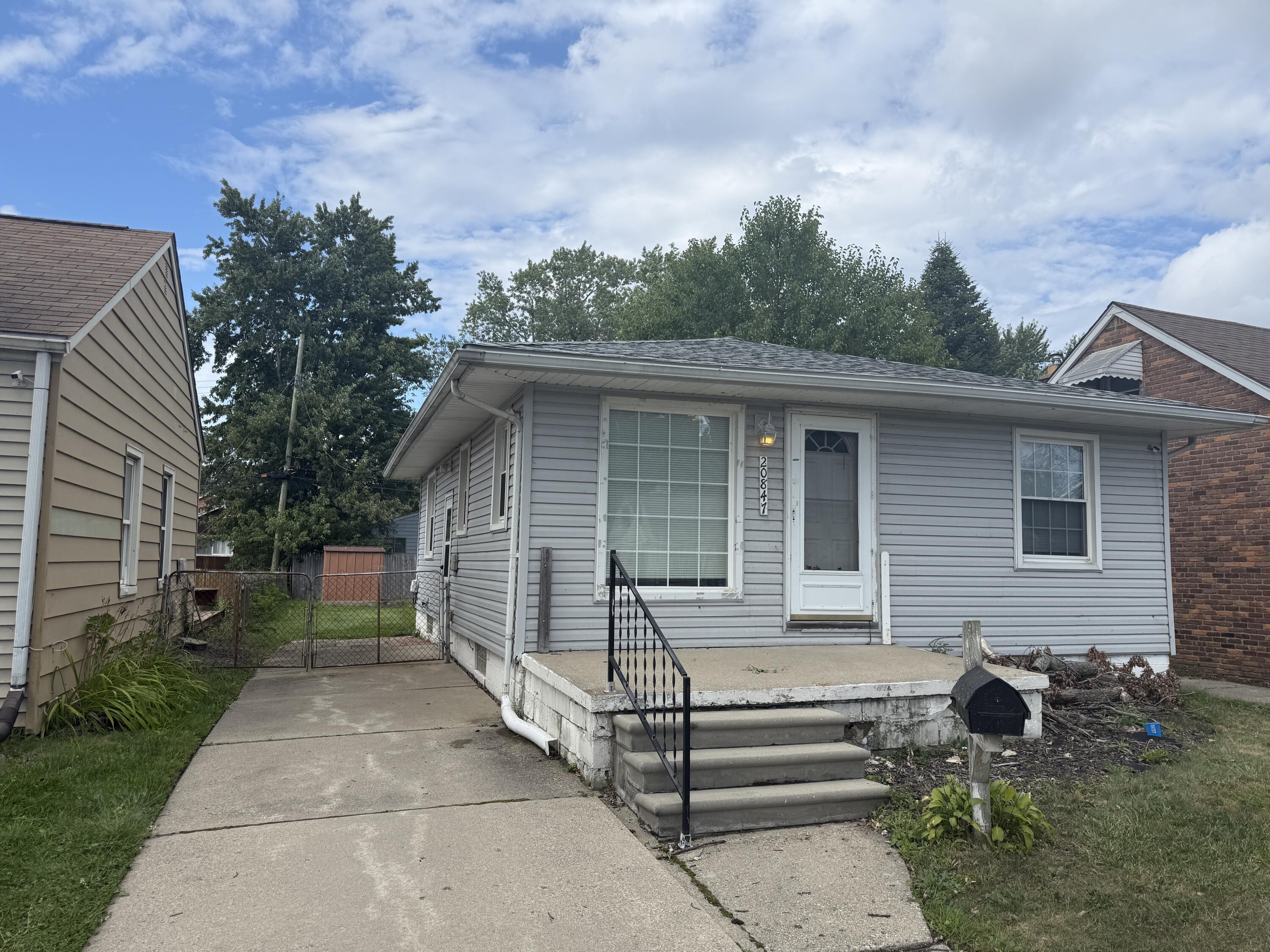 20847 Hollywood Street