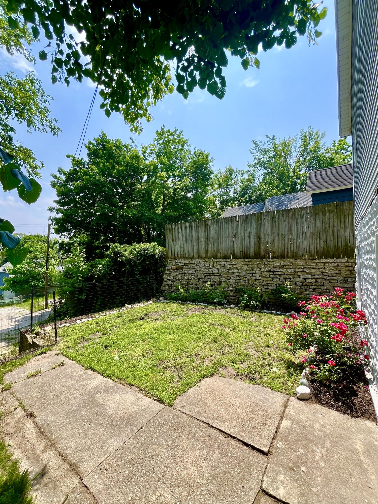 716 Coit Avenue NE