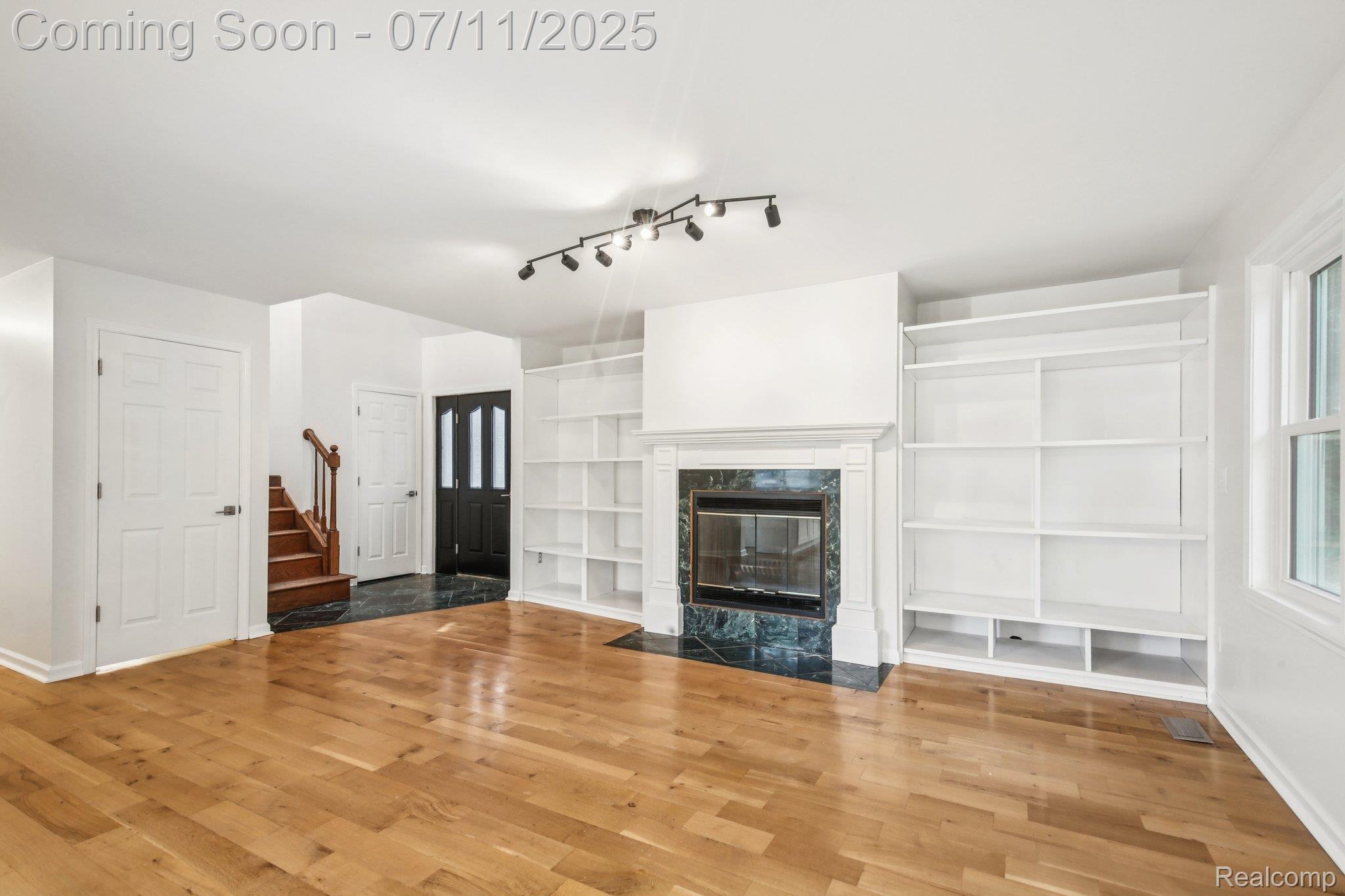10746 Winthrop