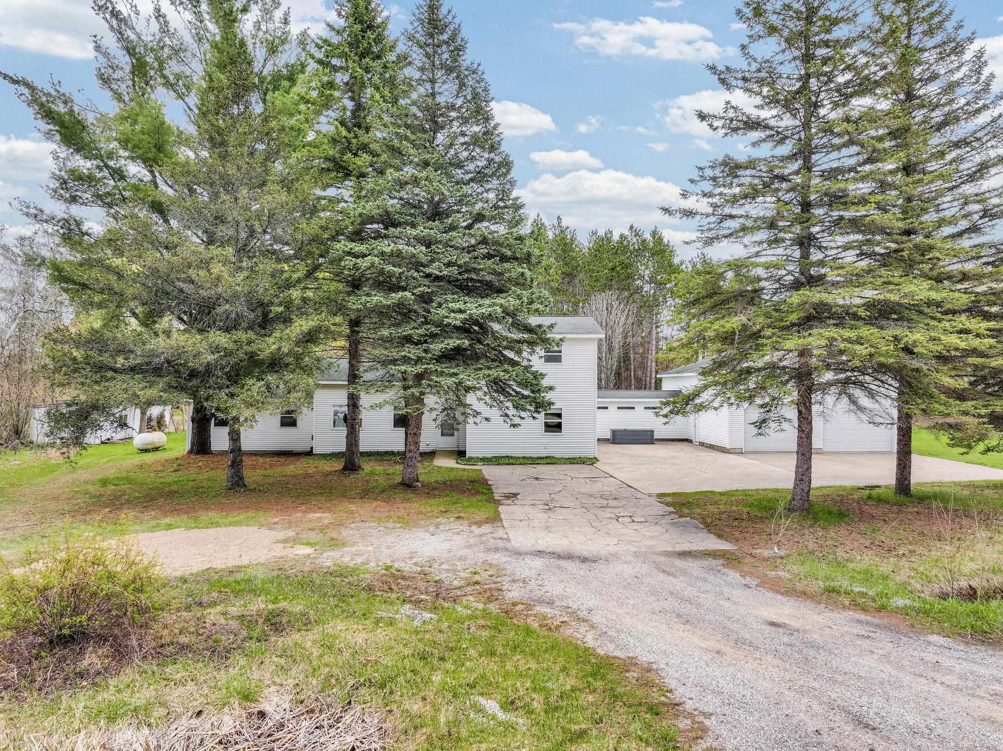 6192 N US-131