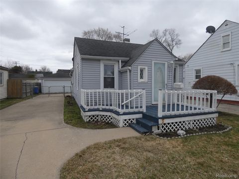 12484 Sherman Avenue Warren City MI 48089