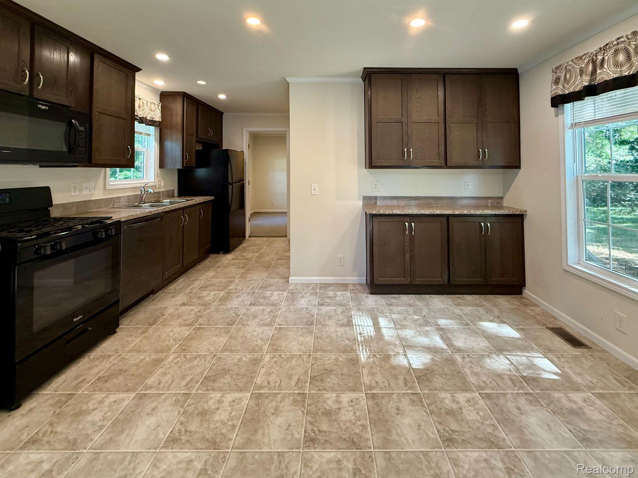10450 6 Mile Road 18