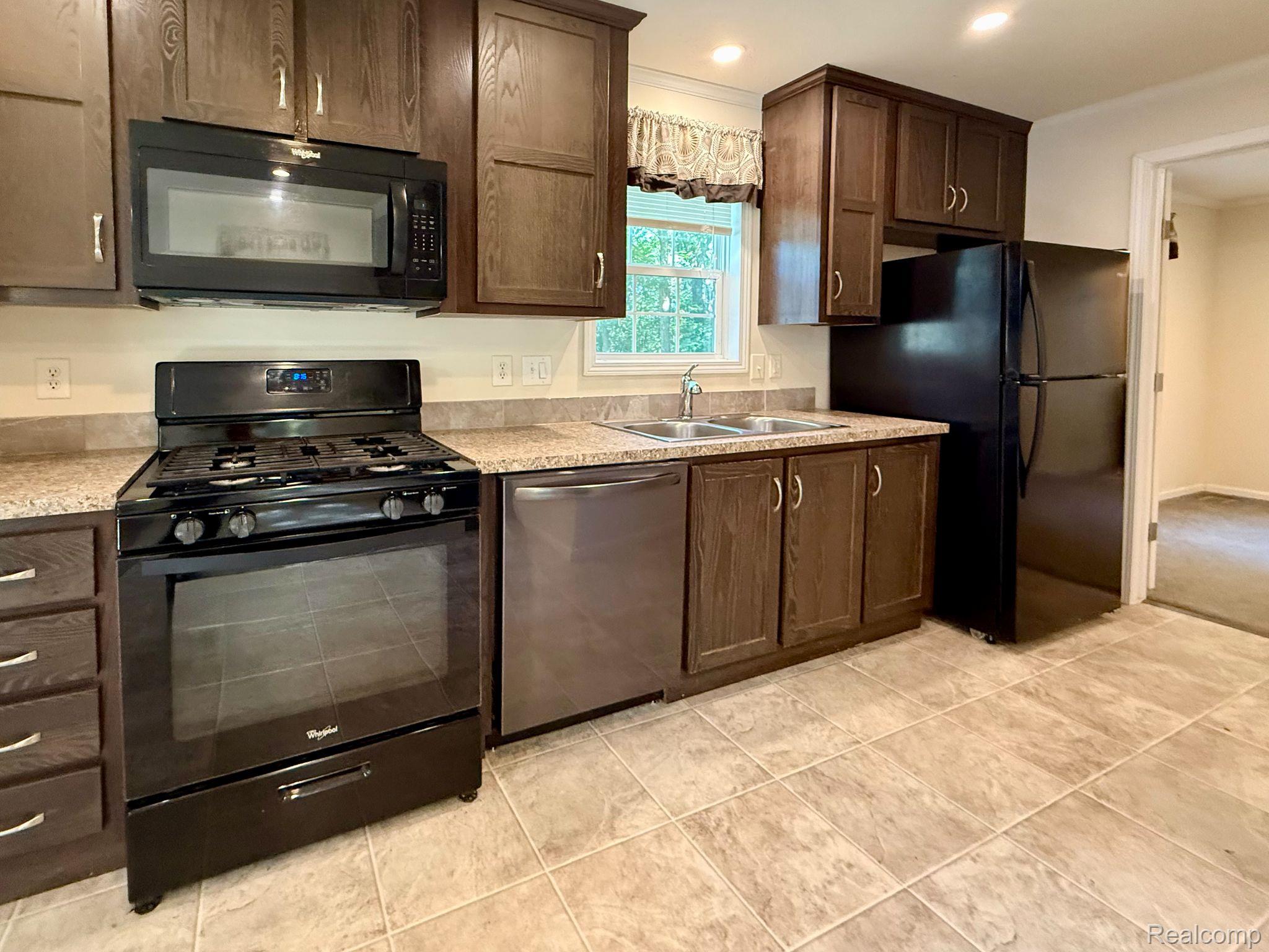 10450 6 Mile Road 18