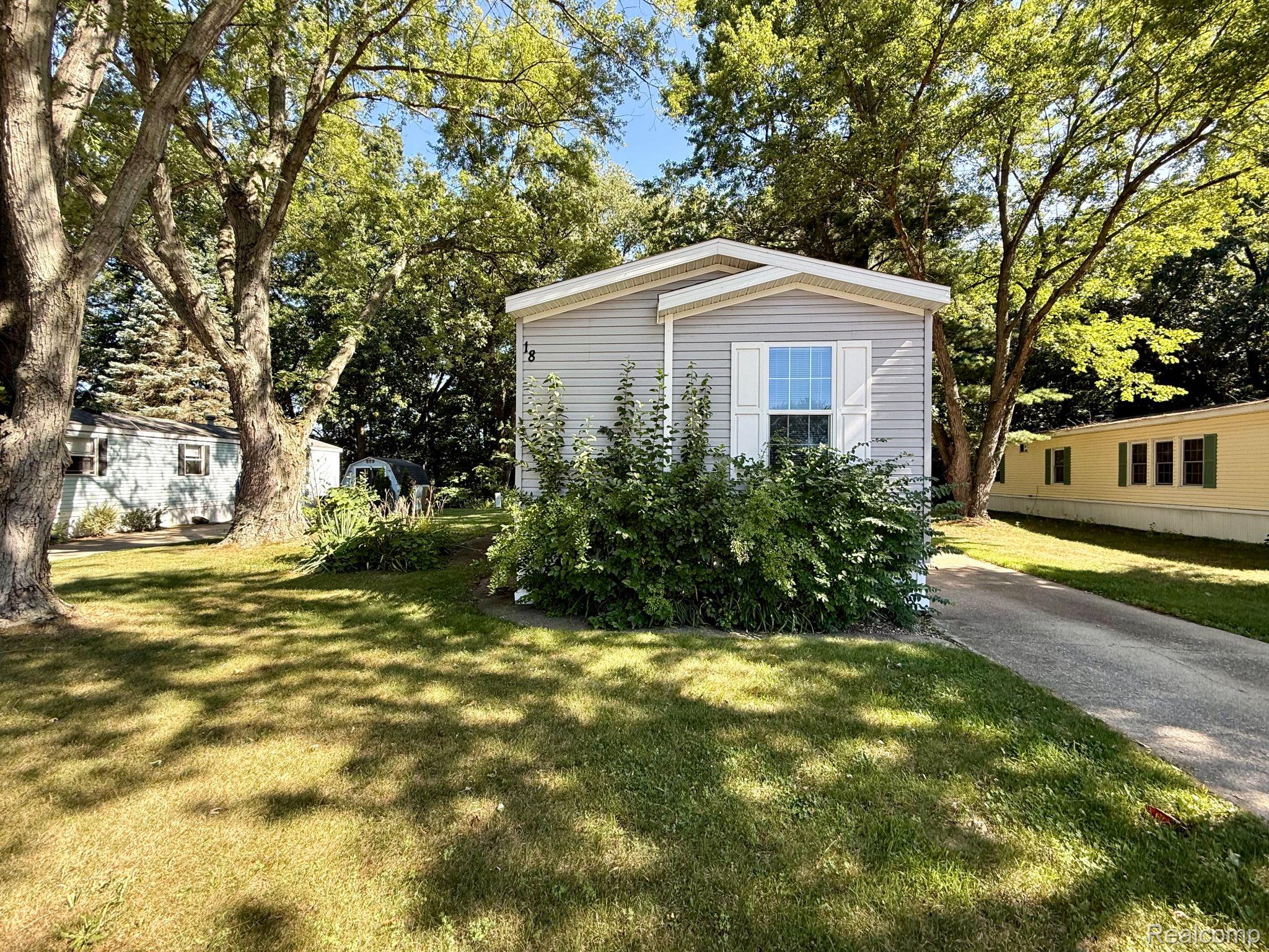 10450 6 Mile Road 18