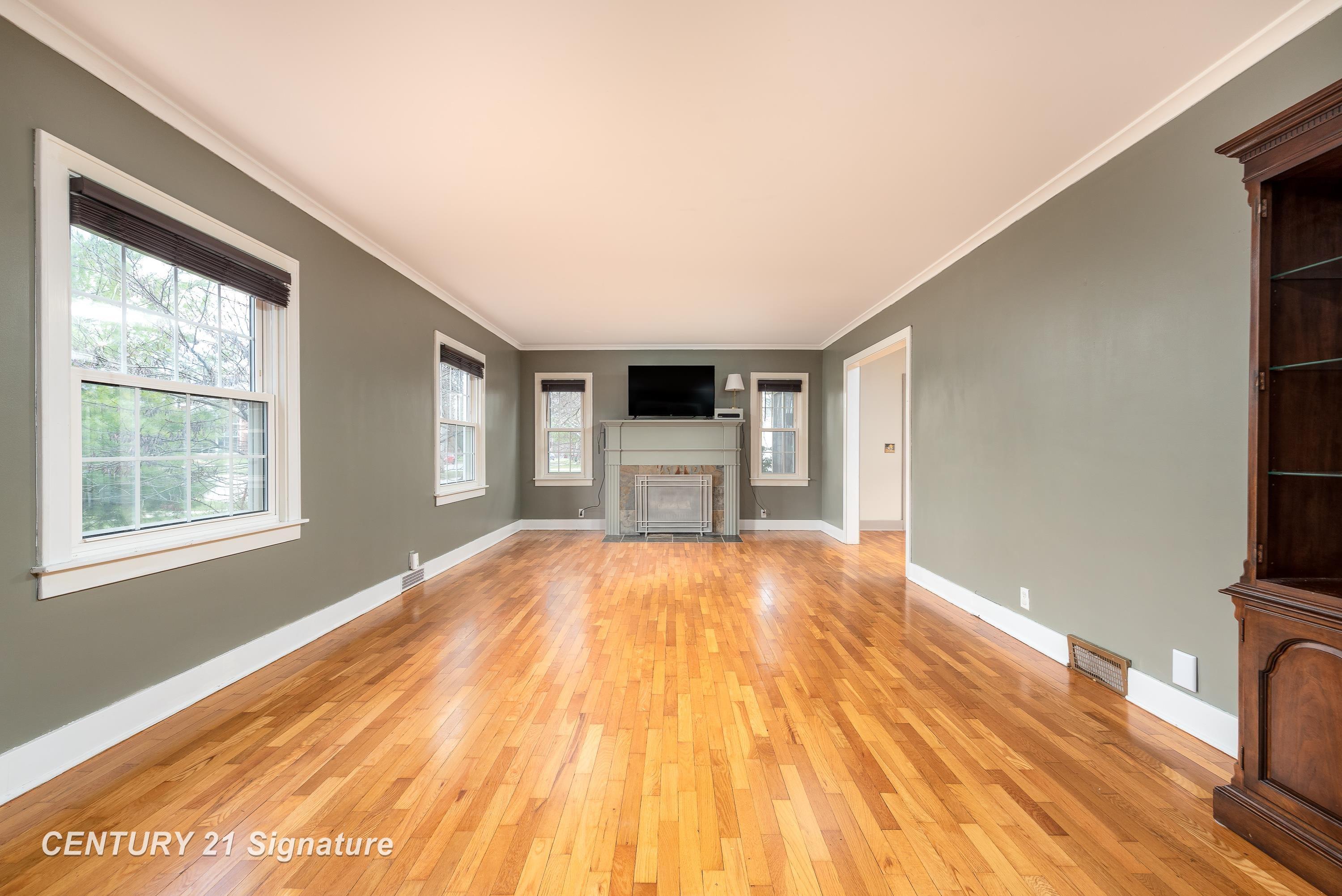 823 W Superior Street
