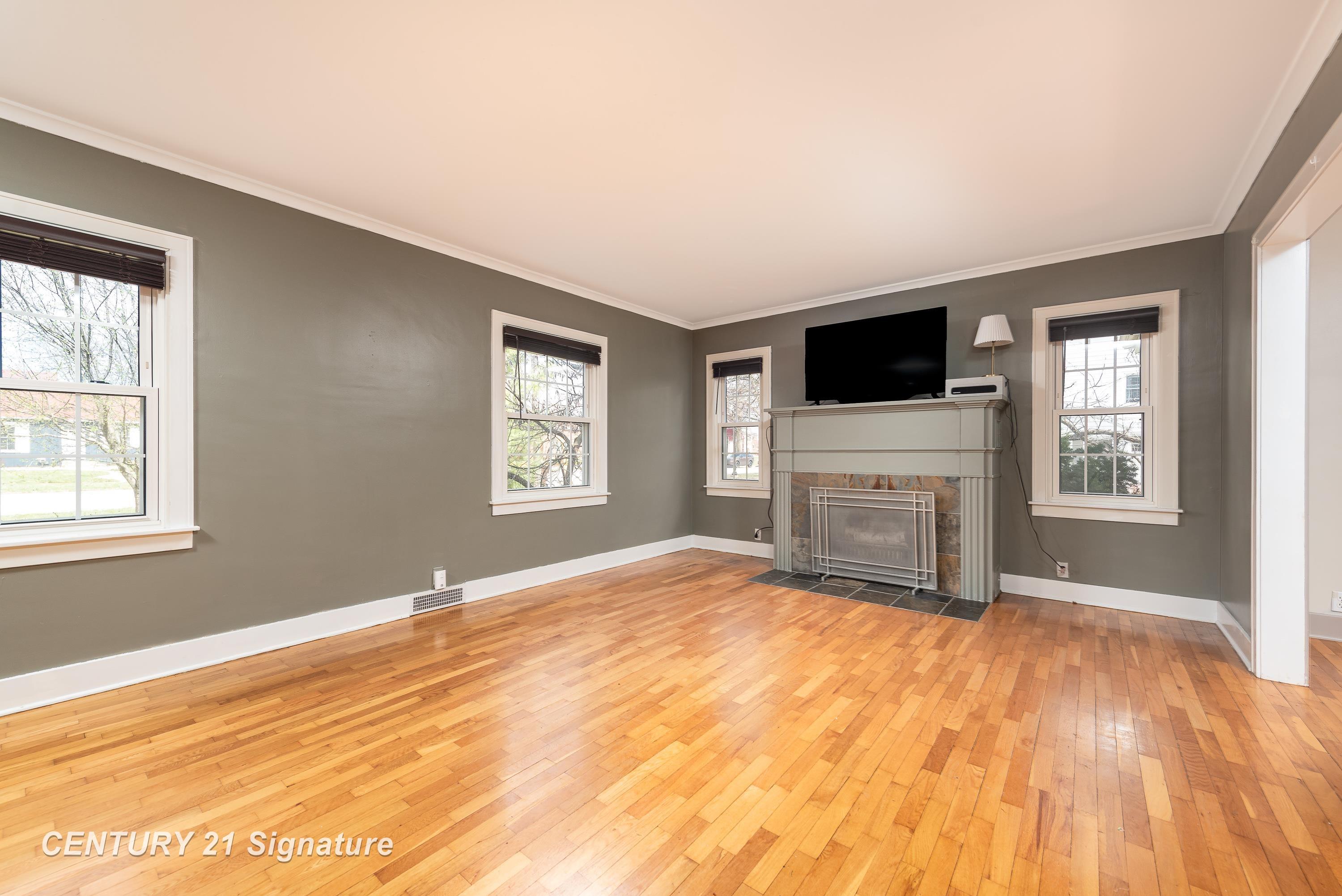 823 W Superior Street