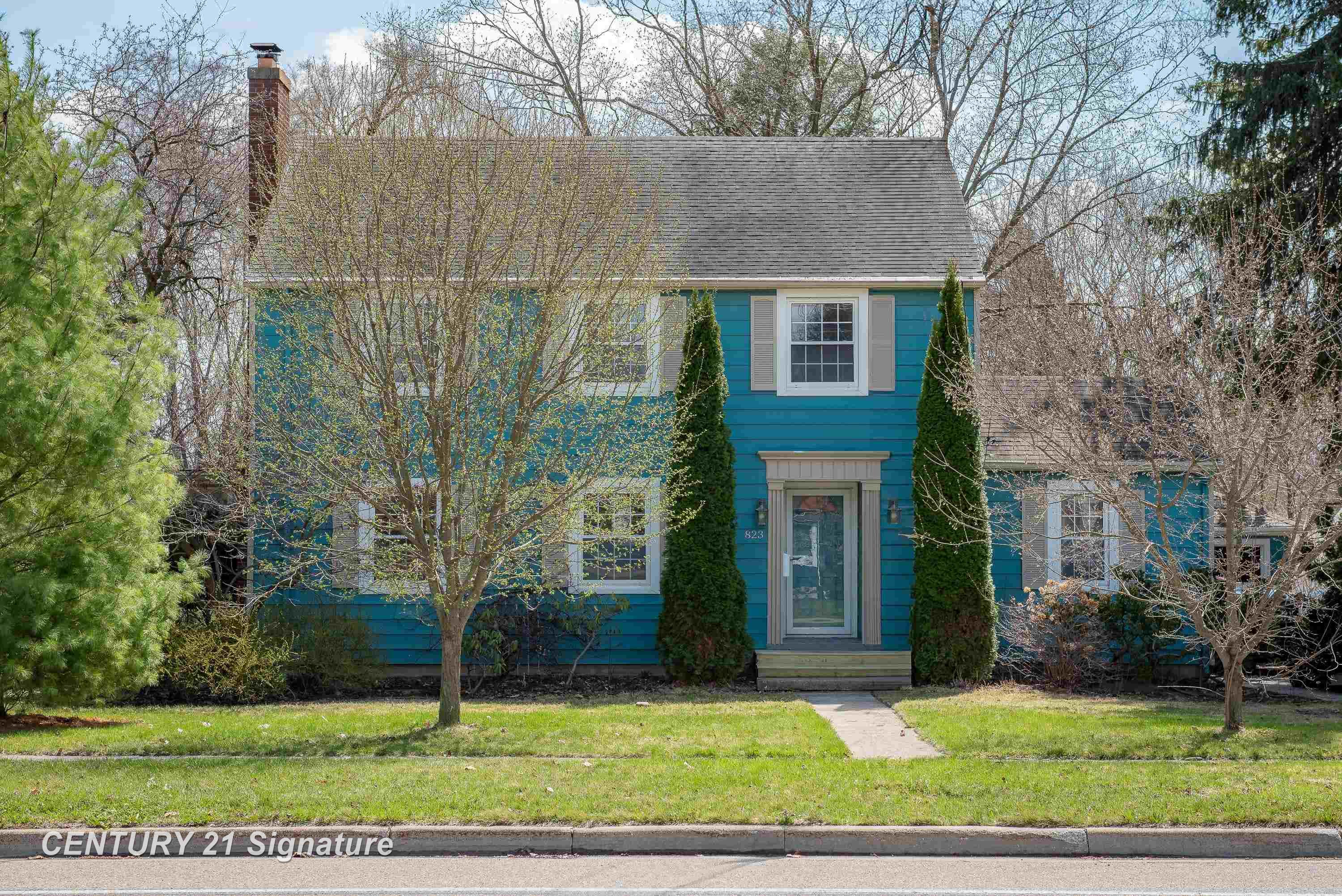 823 W Superior Street