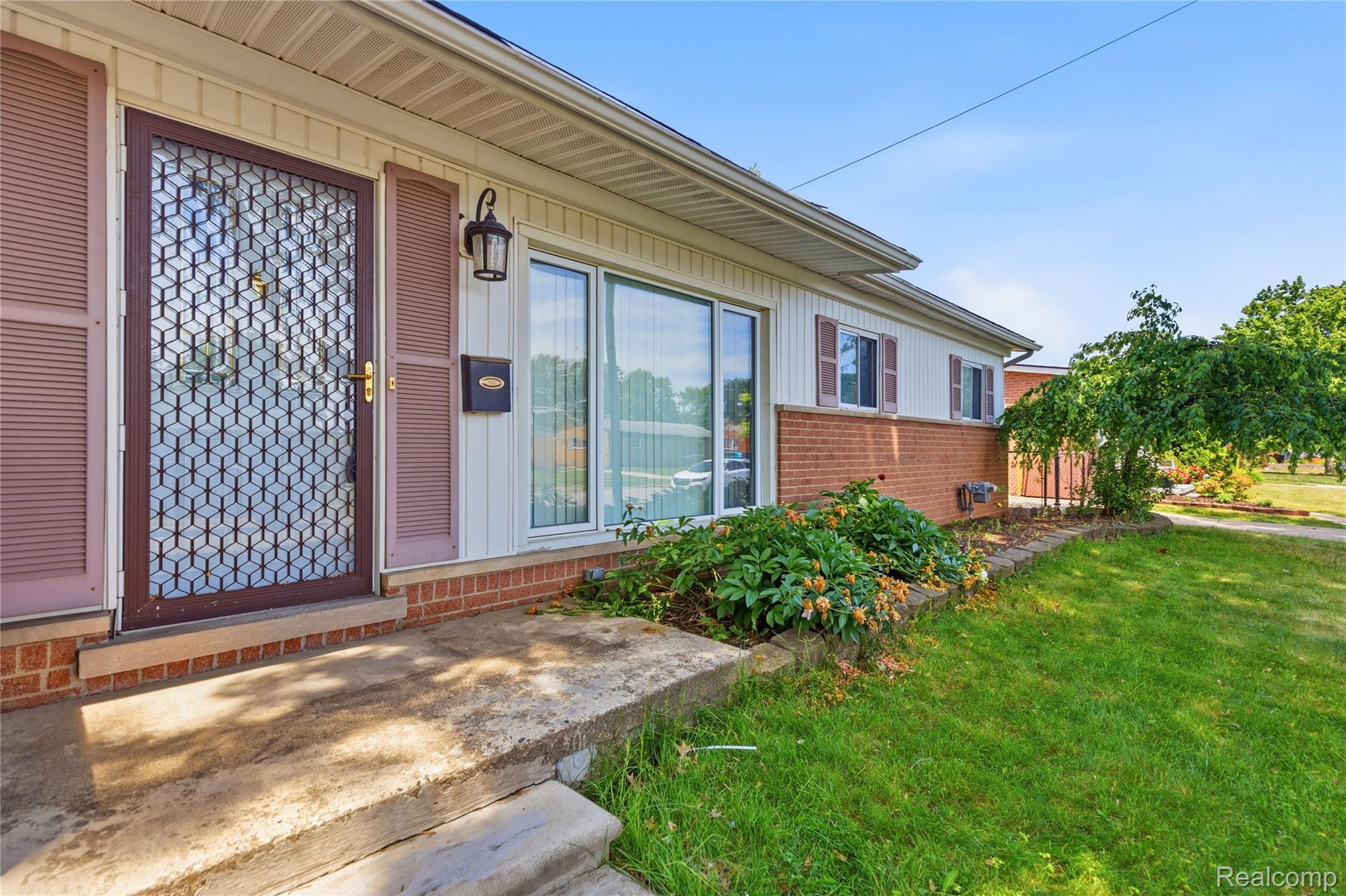 4663 Buchanan Street