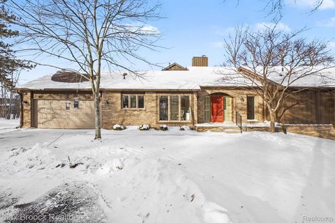 23745 Ravineview Court Bingham Farms Village MI 48025