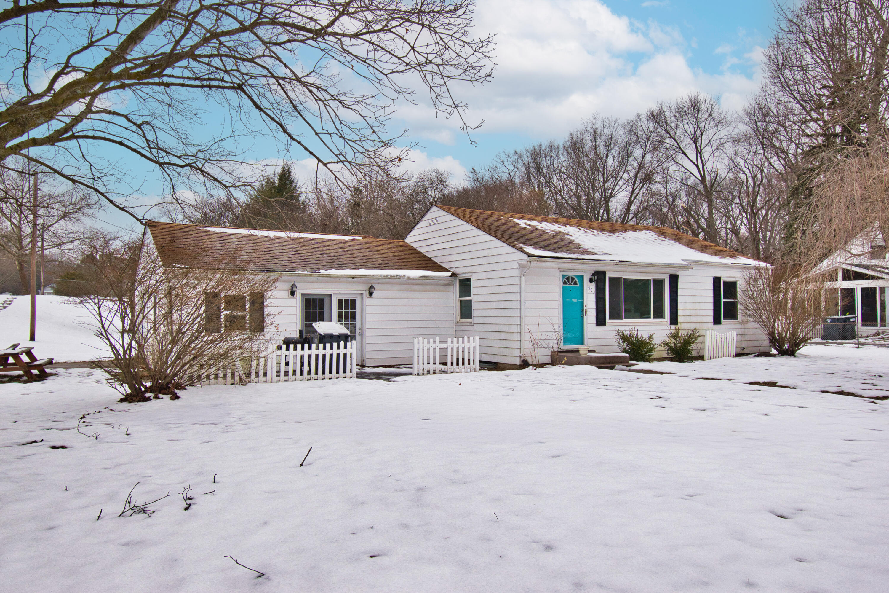 903 N Detroit Street