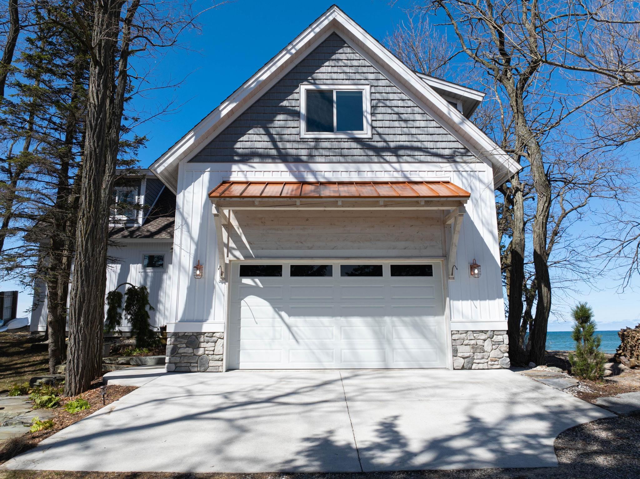 3126 Lake Shore Road