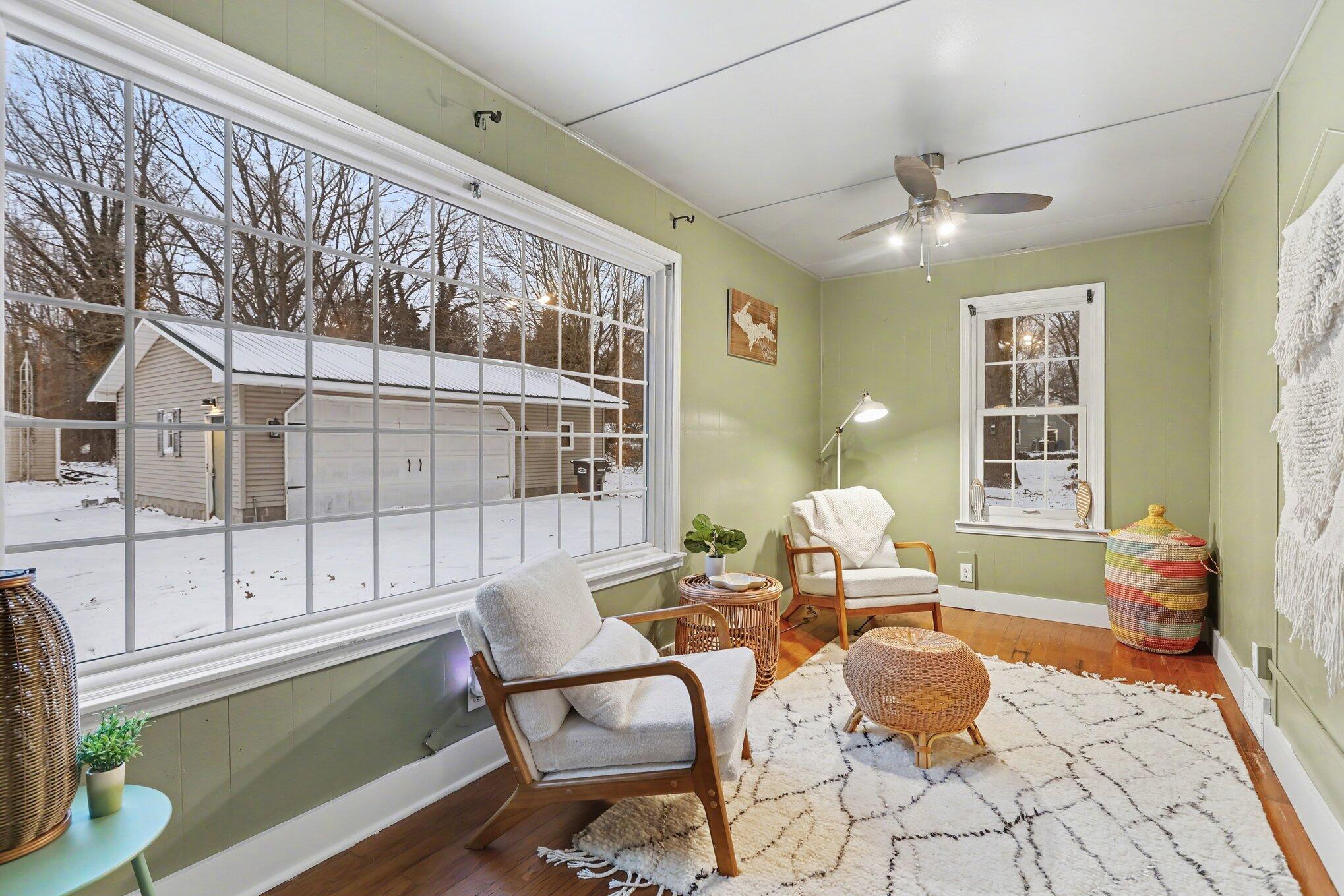 2844 W Glenlord Road