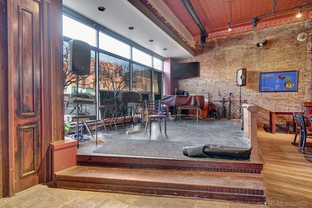210 Huron Ave. Avenue