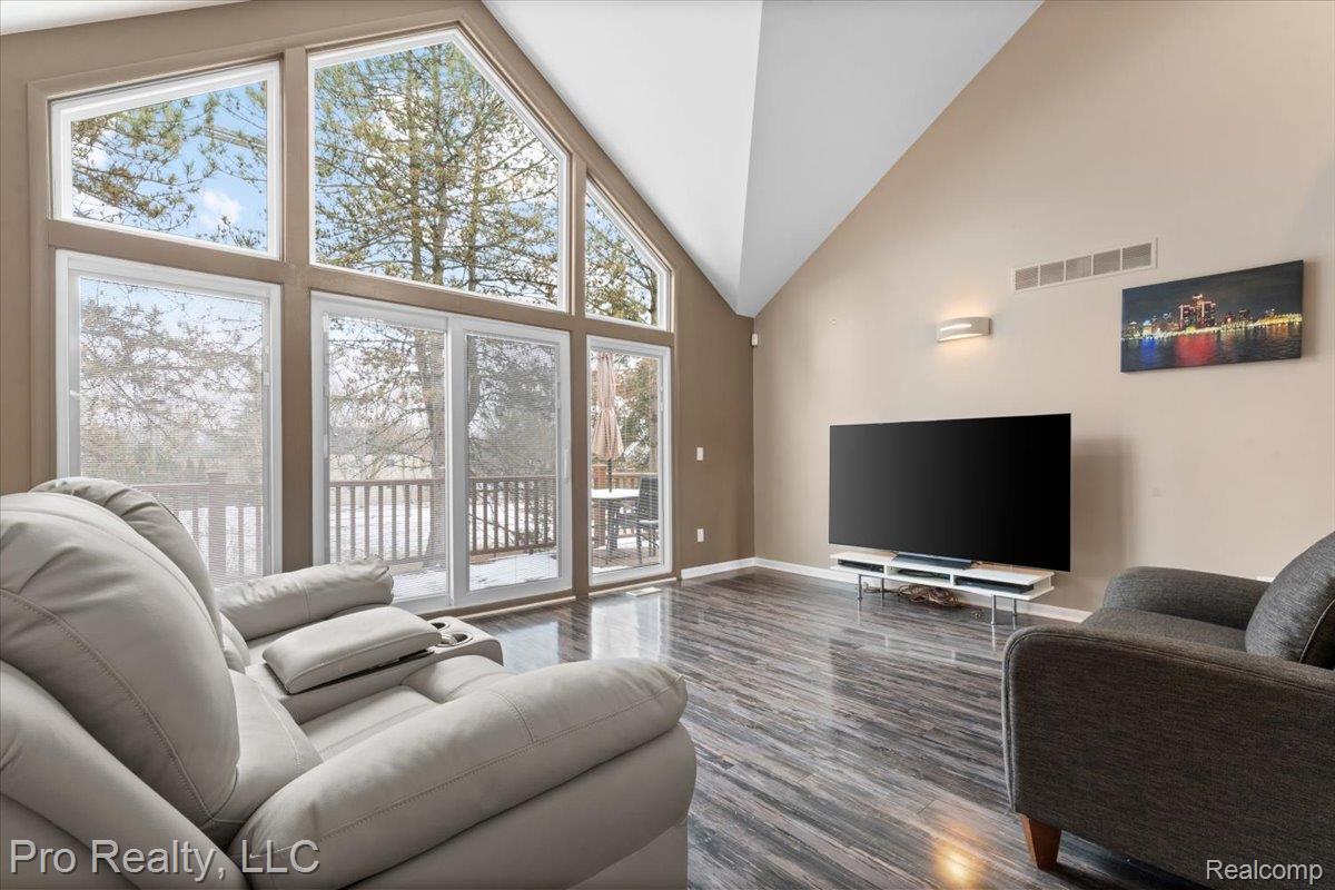 45317 Stonehedge Drive