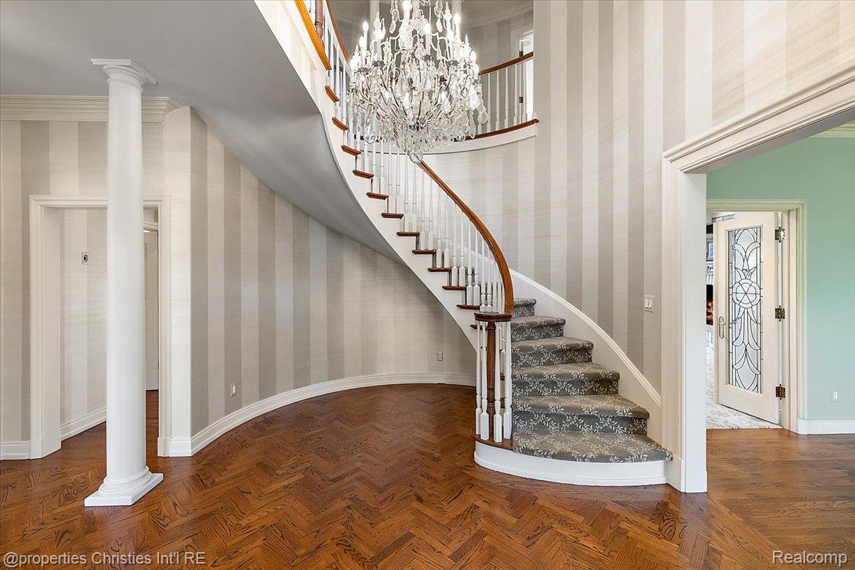 1 Provencal Road