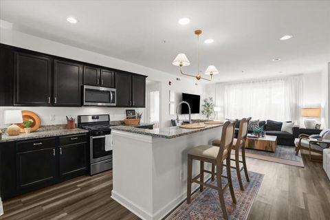 Tiny photo for 1220 Diamond Court #E, Royal Oak City, MI 48067 (MLS # 81025057354)