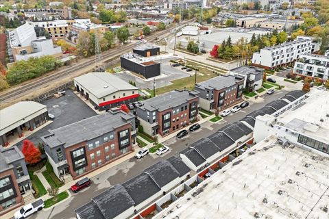 Tiny photo for 1220 Diamond Court #E, Royal Oak City, MI 48067 (MLS # 81025057354)