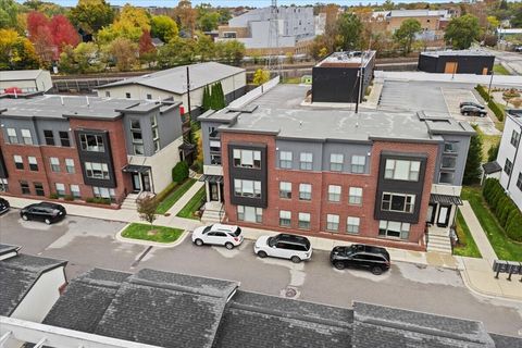 Tiny photo for 1220 Diamond Court #E, Royal Oak City, MI 48067 (MLS # 81025057354)