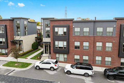 Tiny photo for 1220 Diamond Court #E, Royal Oak City, MI 48067 (MLS # 81025057354)