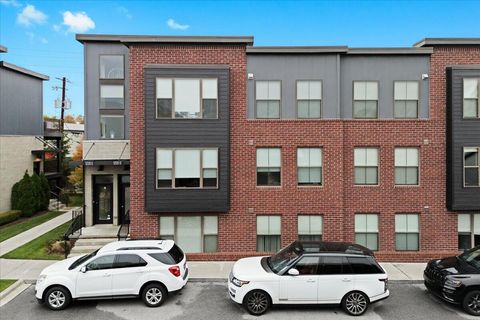 Tiny photo for 1220 Diamond Court #E, Royal Oak City, MI 48067 (MLS # 81025057354)