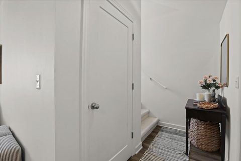 Tiny photo for 1220 Diamond Court #E, Royal Oak City, MI 48067 (MLS # 81025057354)