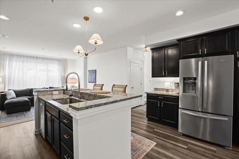 Tiny photo for 1220 Diamond Court #E, Royal Oak City, MI 48067 (MLS # 81025057354)