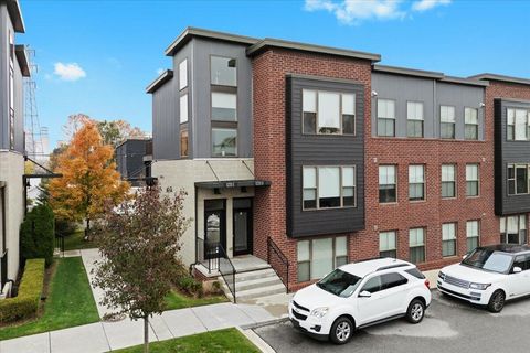 Tiny photo for 1220 Diamond Court #E, Royal Oak City, MI 48067 (MLS # 81025057354)