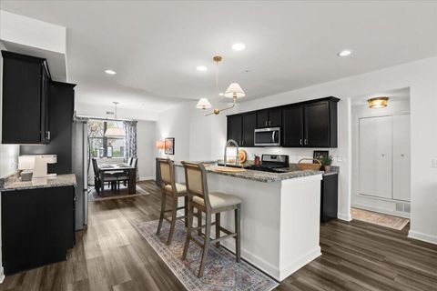 Tiny photo for 1220 Diamond Court #E, Royal Oak City, MI 48067 (MLS # 81025057354)