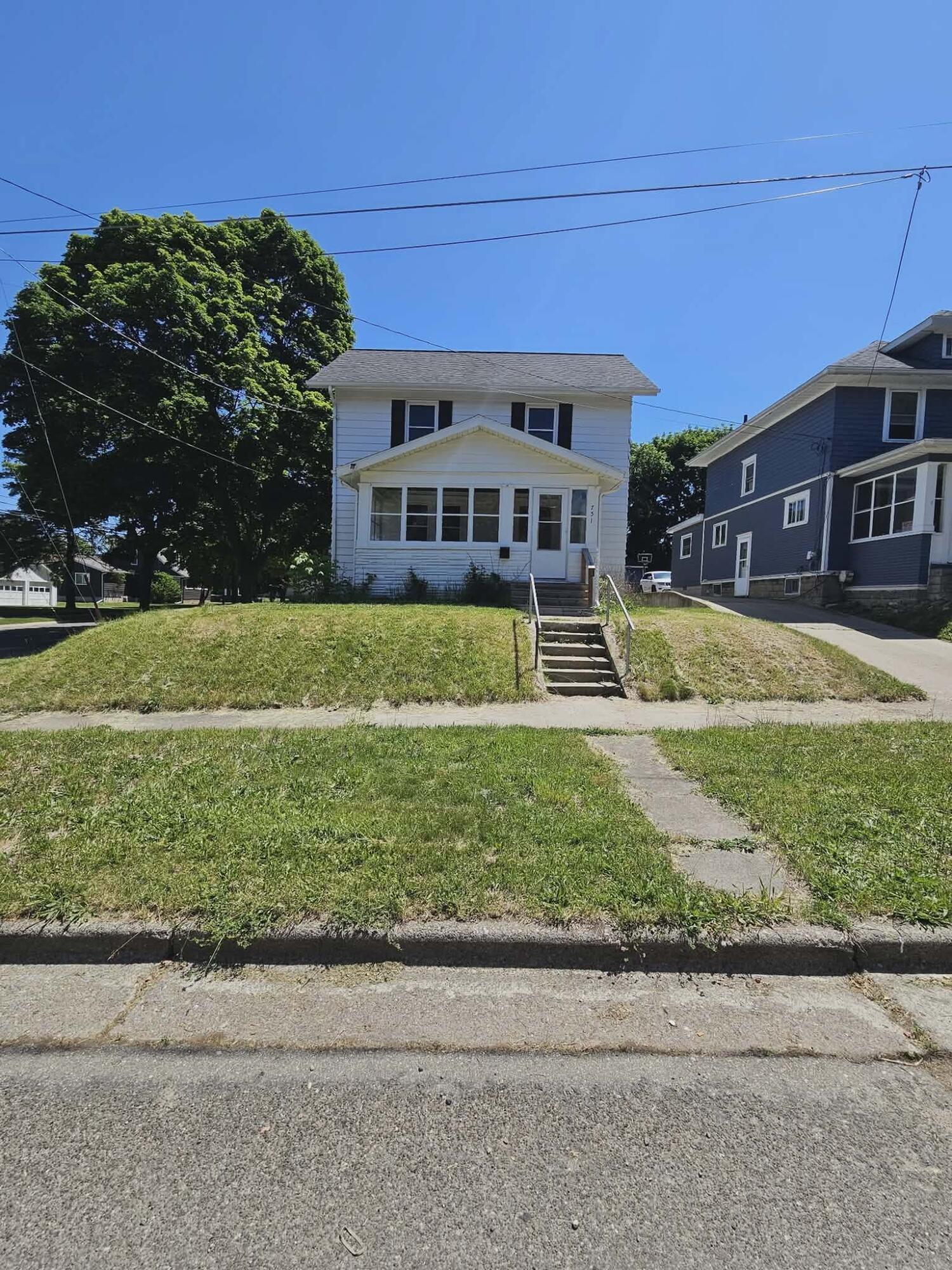 751 N East Avenue