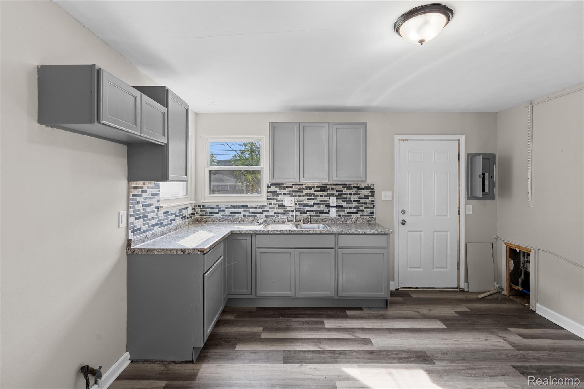 Warren City, Michigan 48089, United States, 3 Bedrooms Bedrooms, ,1 BathroomBathrooms,Residential,Active,217611