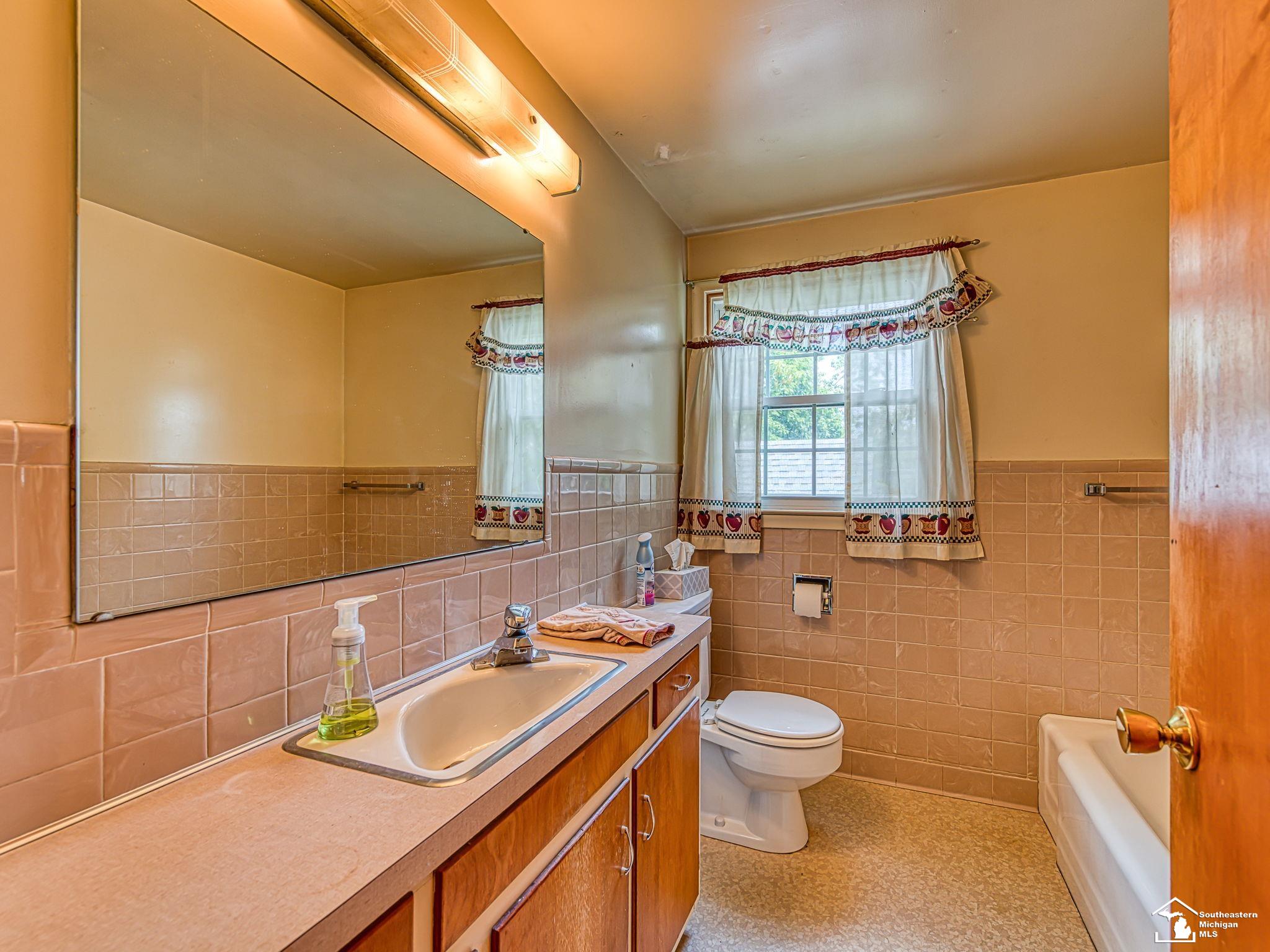 Monroe Charter Township, Michigan 48161, United States, 4 Bedrooms Bedrooms, ,2 BathroomsBathrooms,Residential,Active,158868