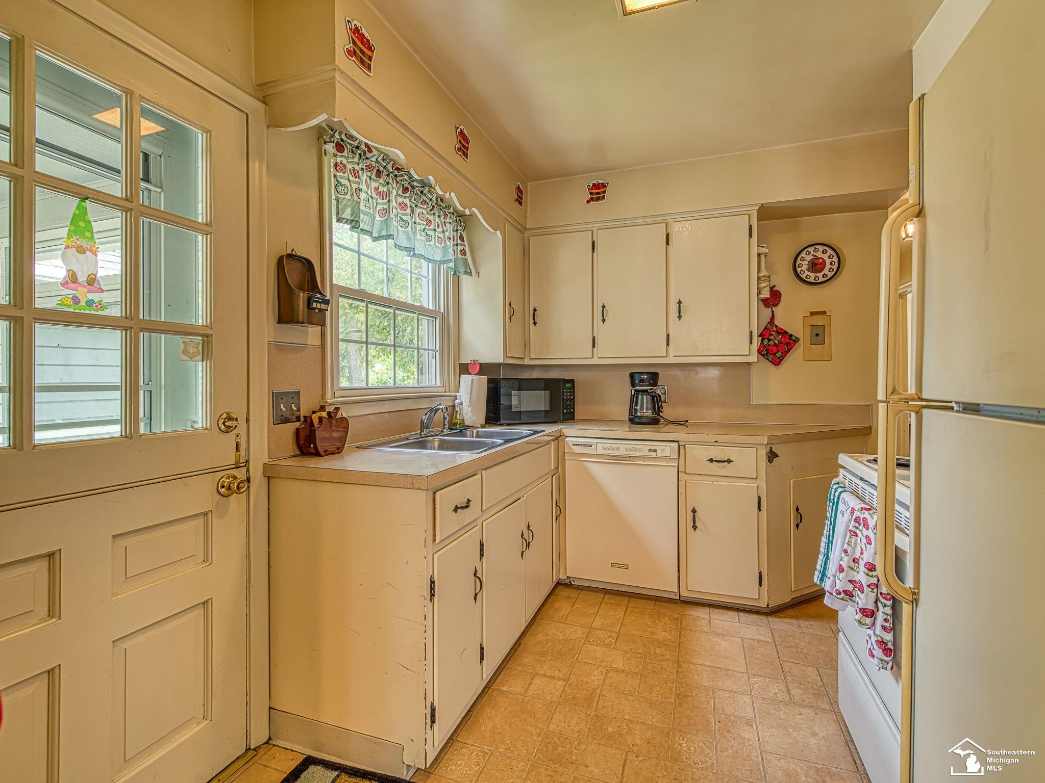 Monroe Charter Township, Michigan 48161, United States, 4 Bedrooms Bedrooms, ,2 BathroomsBathrooms,Residential,Active,158868