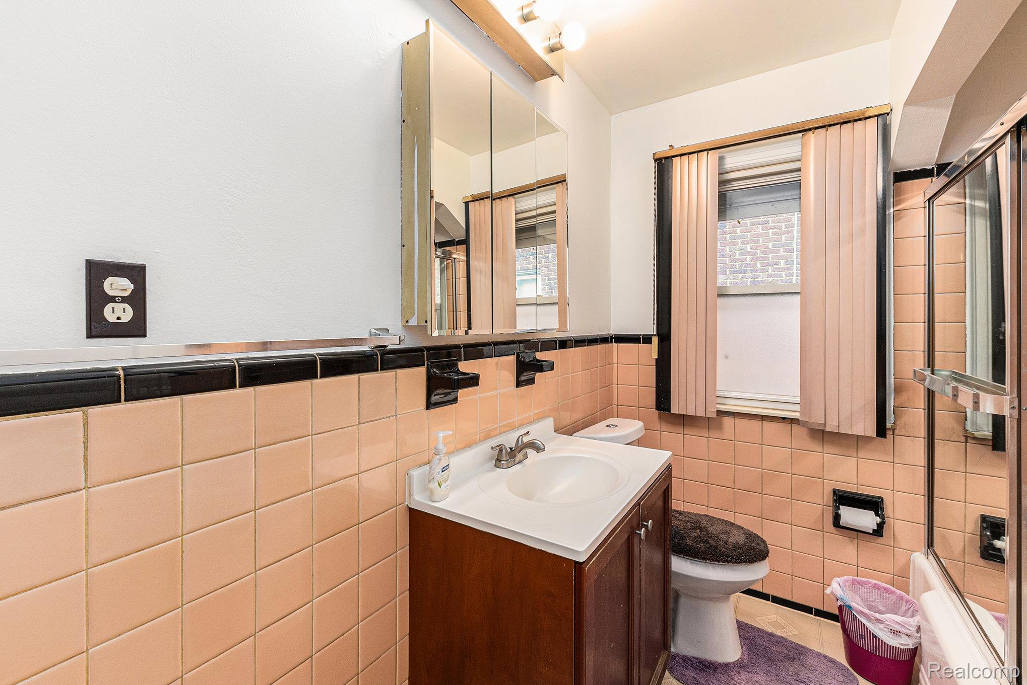 Detroit City, Michigan 48223, United States, 3 Bedrooms Bedrooms, ,2 BathroomsBathrooms,Residential,Active,147819