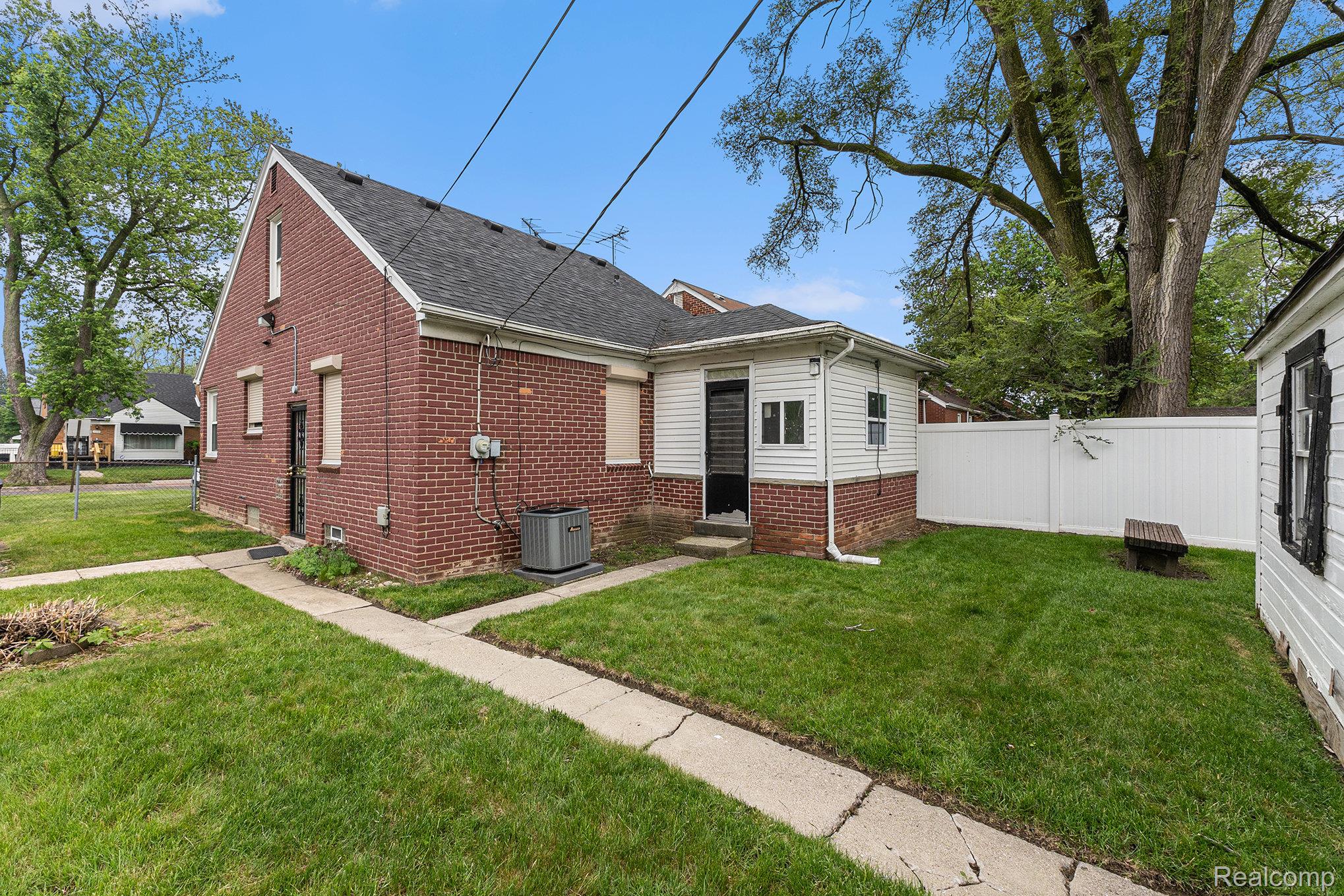 Detroit City, Michigan 48223, United States, 3 Bedrooms Bedrooms, ,2 BathroomsBathrooms,Residential,Active,147819