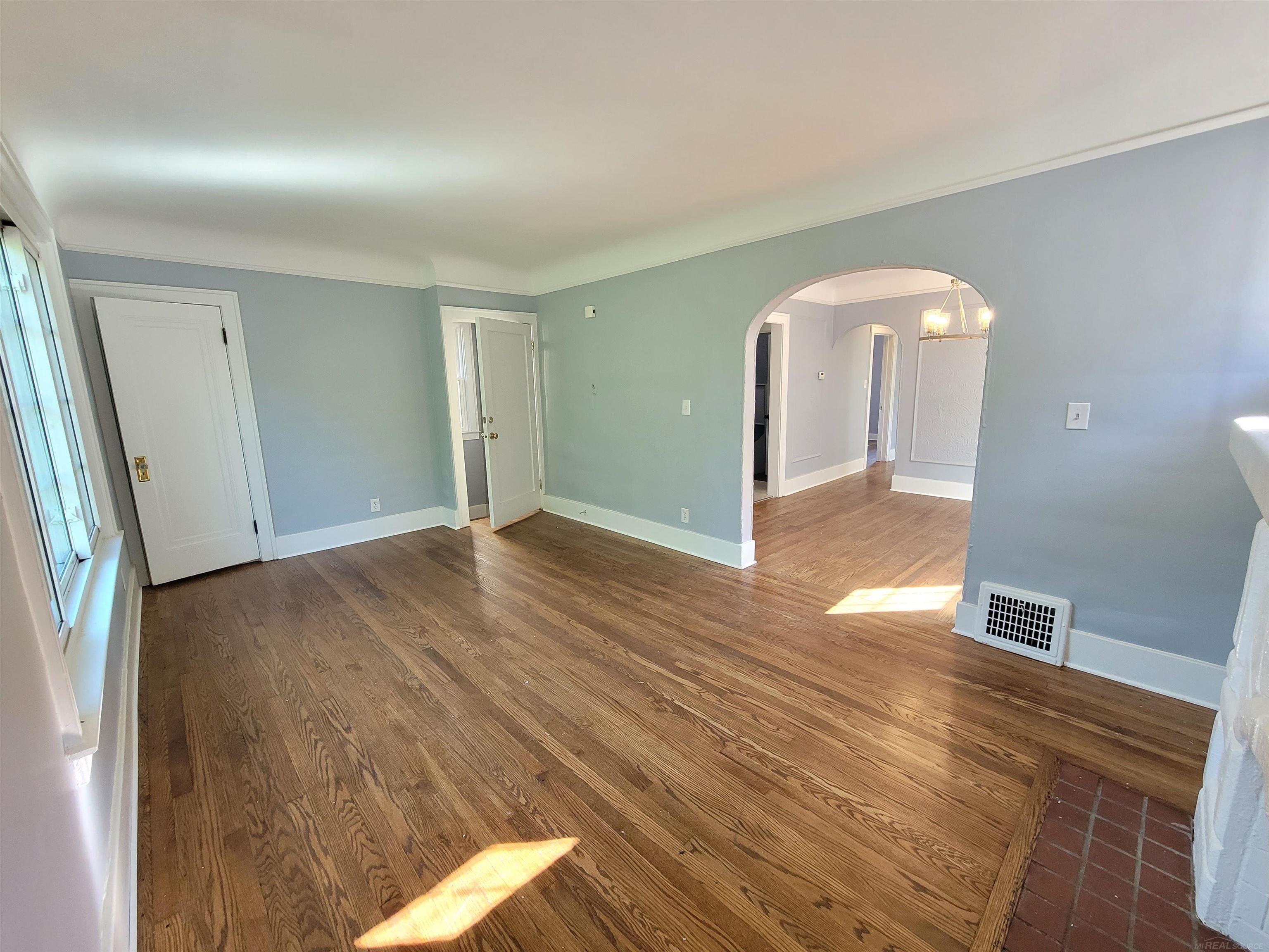 1146 Lakepointe Street