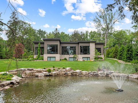 4890 Charing Cross Road Bloomfield Charter Township MI 48304