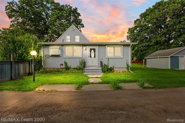 12930 BEECH DALY RD, REDFORD, MI 48239 - Image 2de2800e1fc3b360e8b97857ea191ebe/1977590262