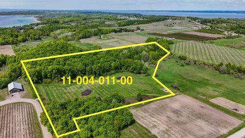 11751 Center Road Peninsula Township MI 49686