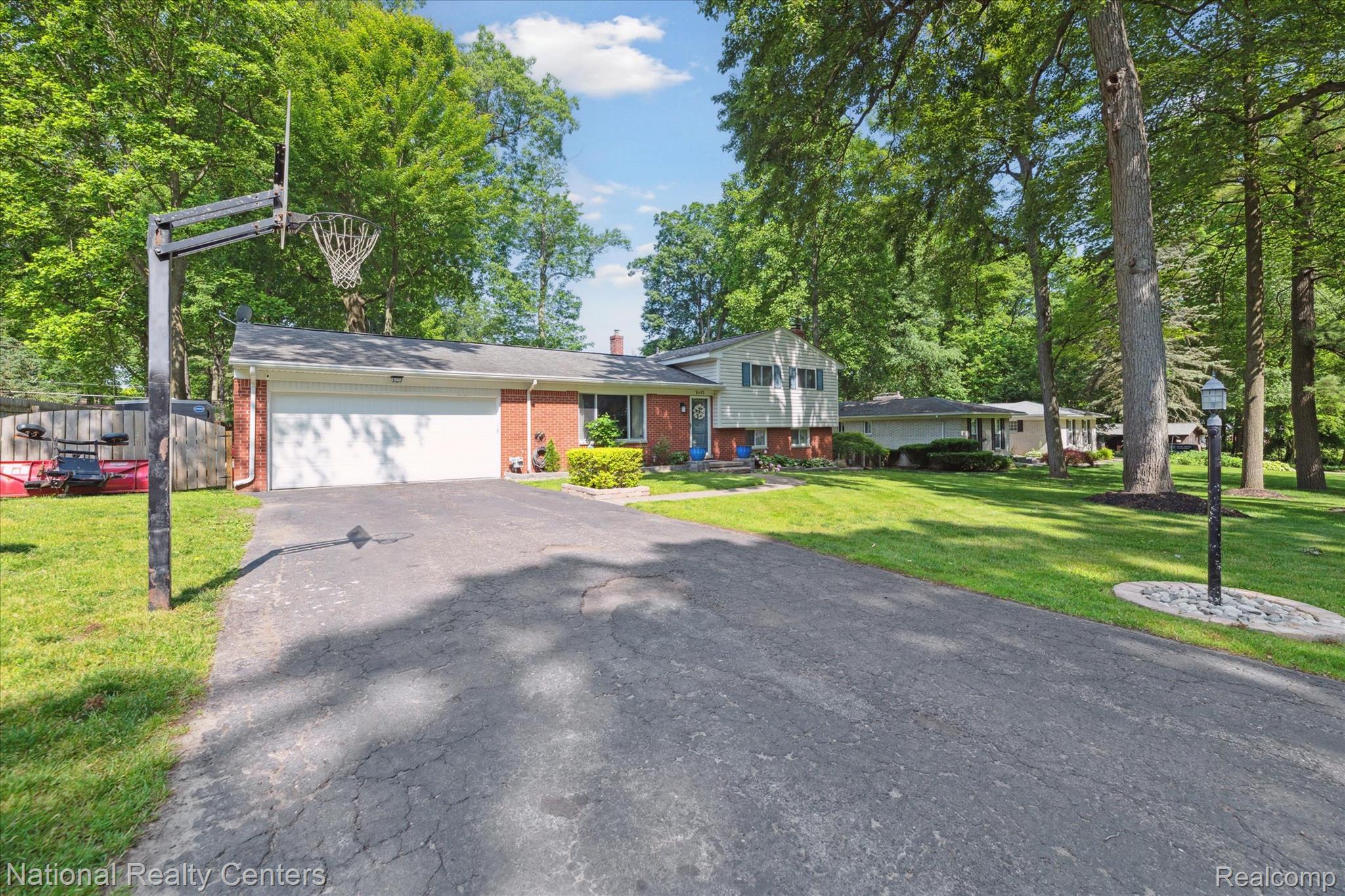 5605 Kingfisher Lane