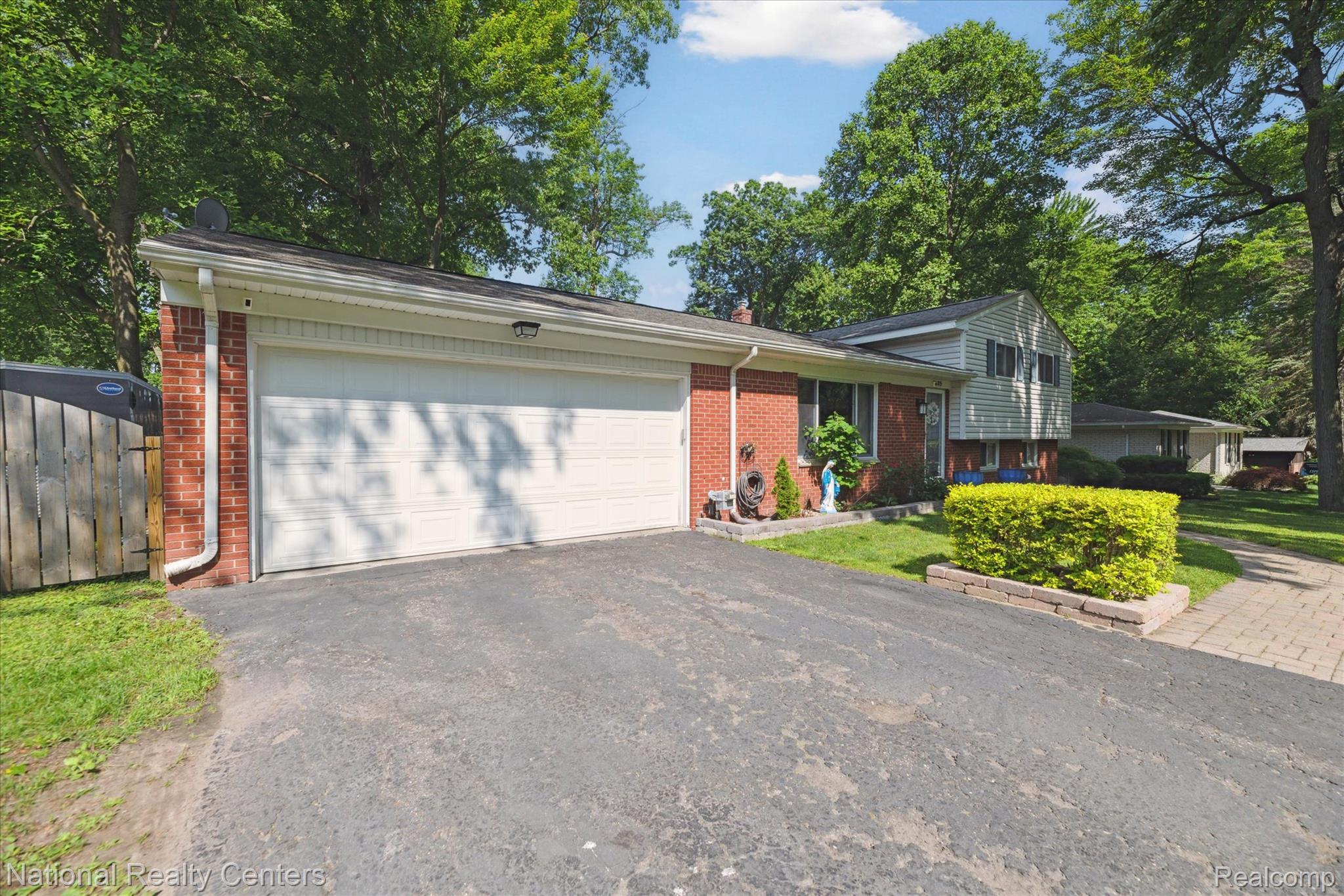 5605 Kingfisher Lane