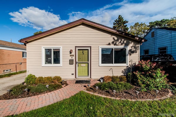 29066 EDWARD AVE, MADISON HEIGHTS, MI 48071 - Image 2de5613dbd4c2b4a7a5ec255eb7faf6b/3607727316