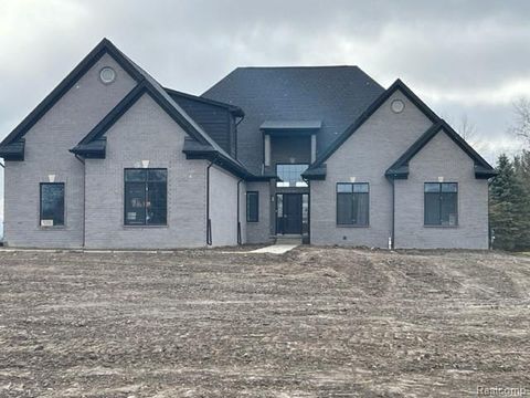 6833 John R Road Troy City MI 48085