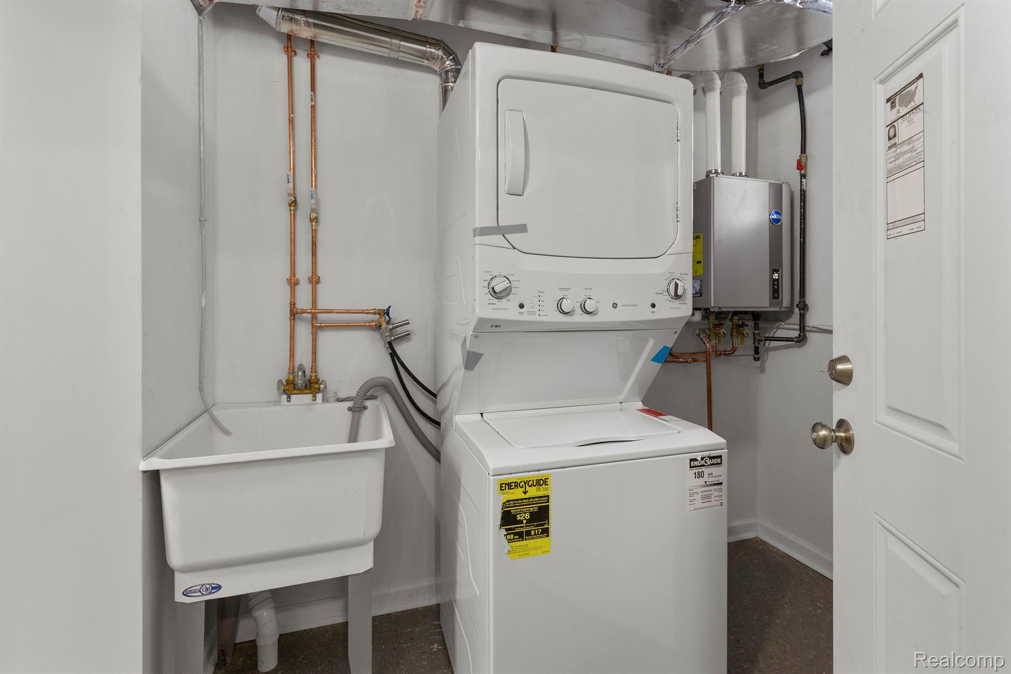 Detroit City, Michigan 48202, United States, 2 Bedrooms Bedrooms, ,1 BathroomBathrooms,Residential,Active,238246