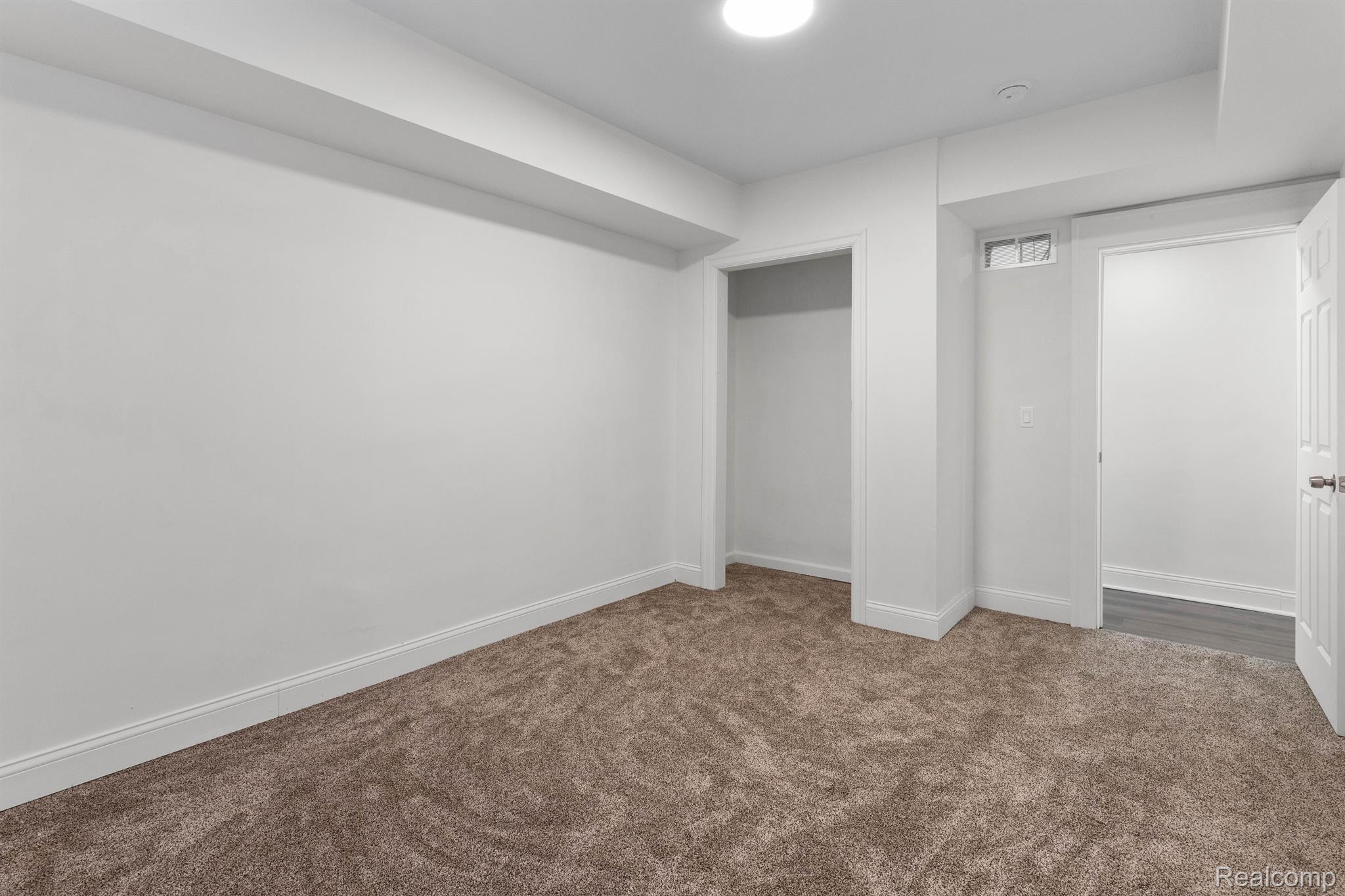 Detroit City, Michigan 48202, United States, 2 Bedrooms Bedrooms, ,1 BathroomBathrooms,Residential,Active,238246