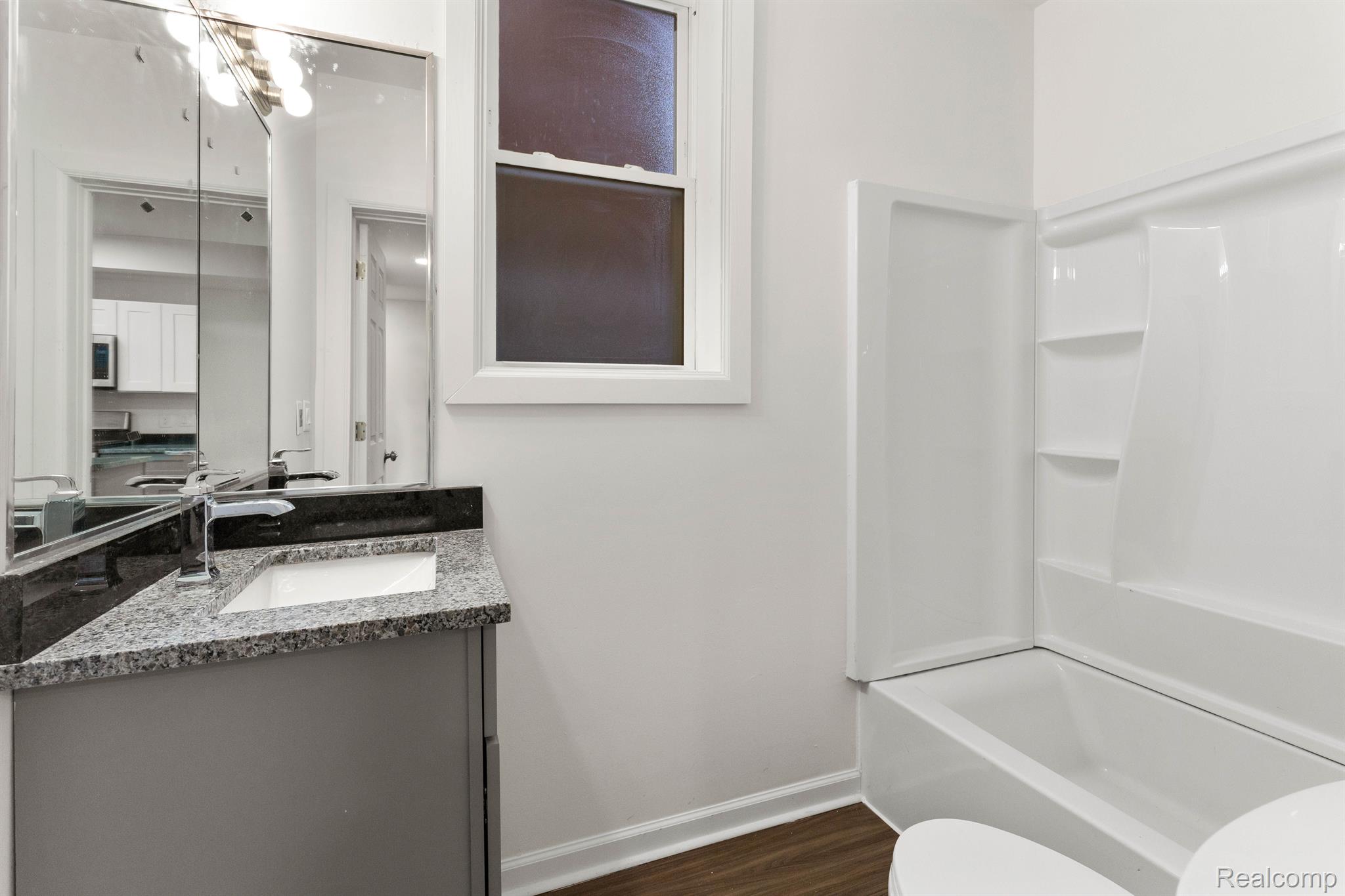 Detroit City, Michigan 48202, United States, 2 Bedrooms Bedrooms, ,1 BathroomBathrooms,Residential,Active,238246