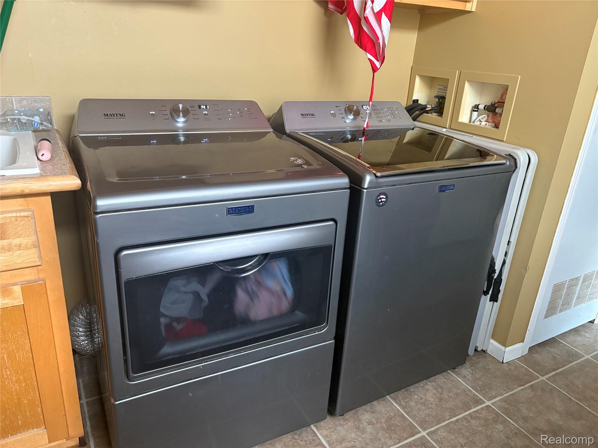 Salem Township, Michigan 48167, United States, 3 Bedrooms Bedrooms, ,2 BathroomsBathrooms,Residential,Active,181205