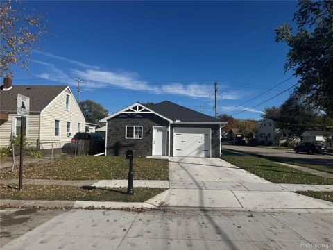 24500 Lambrecht Avenue Eastpointe City MI 48021